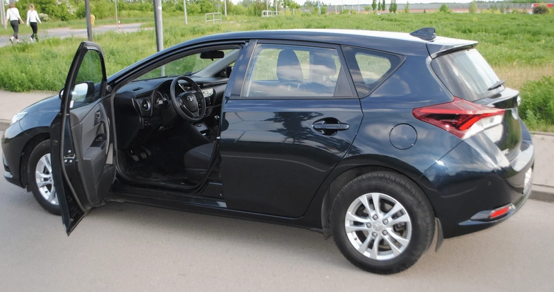 Toyota Auris cena 49200 przebieg: 69751, rok produkcji 2016 z Radom małe 137